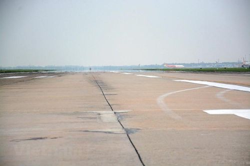 Sớm sửa chữa những hư hỏng đường cất hạ cánh sân bay Nội Bài