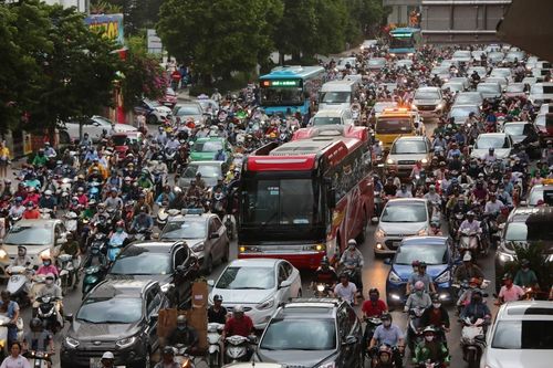 Thành phố Hà Nội vẫn còn 33 điểm đen ùn tắc giao thông