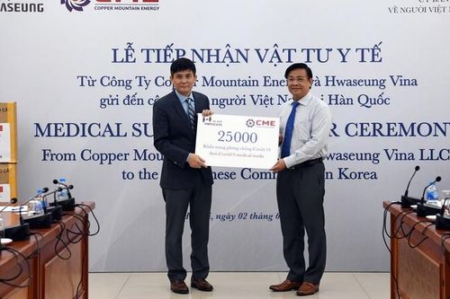 Tiếp nhận vật tư y tế hỗ trợ cộng đồng người Việt Nam tại Hàn Quốc