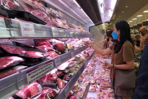 Bán lẻ hàng hóa và dịch vụ tăng trở lại dù chưa bằng năm trước