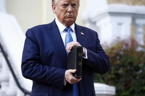 Tổng thống Trump nổi giận với thông tin 'tránh xuống hầm ngầm'