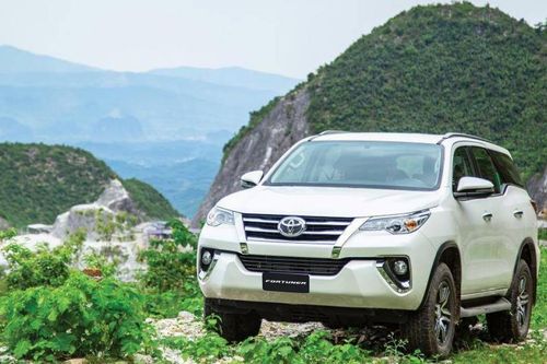Toyota Fortuner đang có giá tốt, hưởng hỗ trợ kép về phí trước bạ