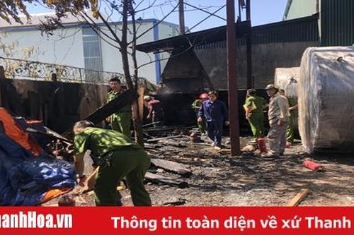Cháy khu vực lò nấu nhựa đường trong KCN Đình Hương