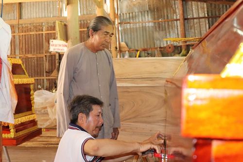 Hơn 30 năm đóng góp cho đời các việc thiện