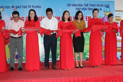 Khai mạc chương trình 'Cùng các em đọc sách'