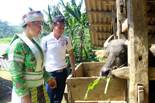 Na Hang vận động và phát huy vai trò của người uy tín