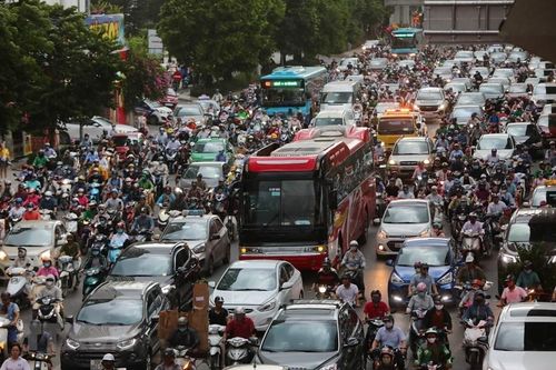 Thành phố Hà Nội vẫn còn 33 điểm đen ùn tắc giao thông