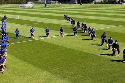 Sau Liverpool đến lượt cầu thủ Chelsea 'quỳ gối' vì George Floyd