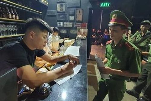 Quán bar 'phố Tây' nói không với bóng cười và ma túy
