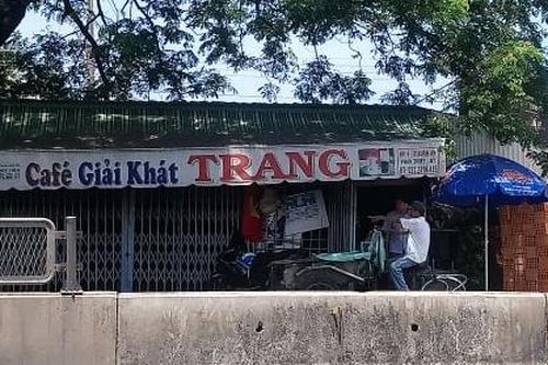 Tìm người đàn ông dùng búa đánh nữ chủ quán cà phê