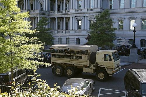Biểu tình thành bạo loạn, Vệ binh Quốc gia Mỹ rầm rập tiến về Washington