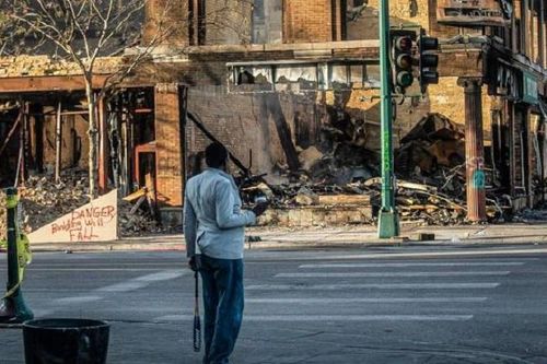 Mỹ: Chưa thoát COVID-19, các cửa hàng ở Minneapolis lại khổ sở vì biểu tình
