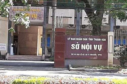 Giám đốc Trung tâm Điều dưỡng người có công ngồi trên chiếu bạc nhà trưởng phòng của Sở Nội vụ Thanh Hóa