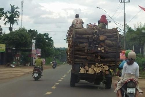 Nguy hiểm từ công nông độ chế, chở quá tải