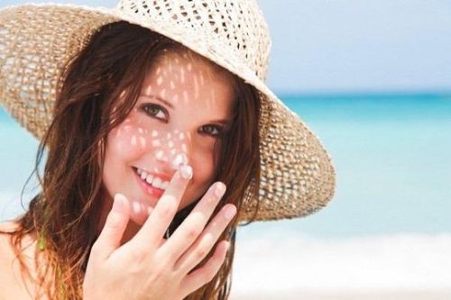 Bác sĩ chỉ rõ sai lầm khi bôi kem chống nắng rất nhiều người mắc phải