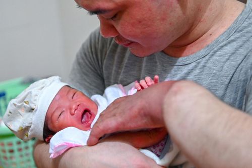 Phía sau câu chuyện bệnh nhân đầu tiên được ghép tay từ người còn sống
