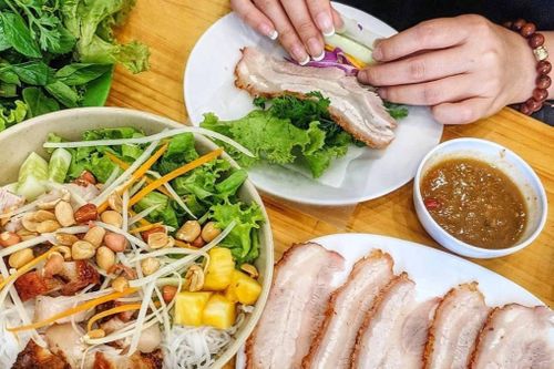 Khách Tây gợi ý 4 món ngon không thể bỏ lỡ tại Đà Nẵng