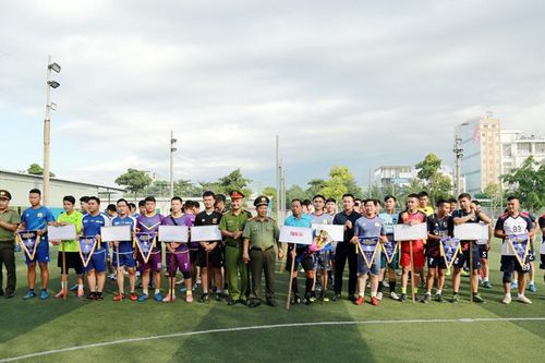 8 đội tranh tài tại giải bóng đá mini CAQ Thanh Khê