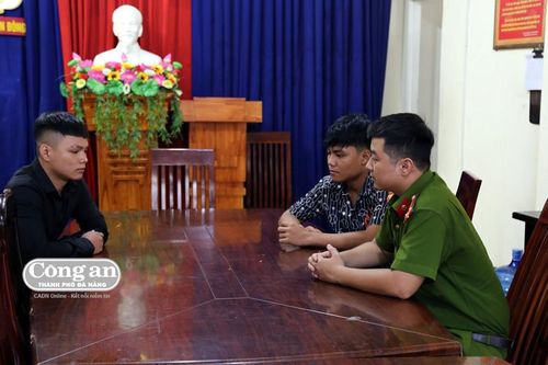 2 đối tượng trốn nã ra đầu thú