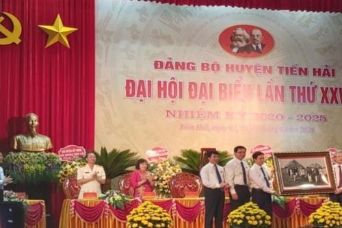Thường trực Ban Bí thư Trần Quốc Vượng dự khai mạc Đại hội Đảng bộ huyện Tiền Hải lần thứ XXVIII, nhiệm kỳ 2020-2025