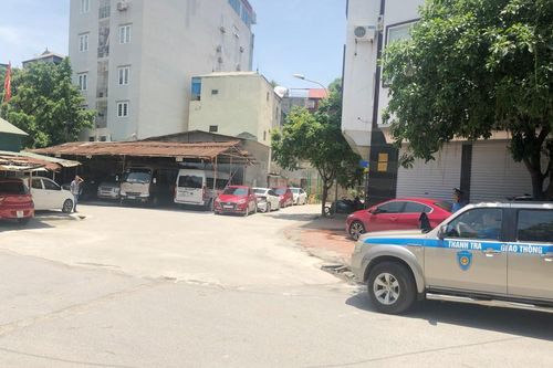 Đột kích bãi xe không phép chứa cả ngàn xe vi phạm