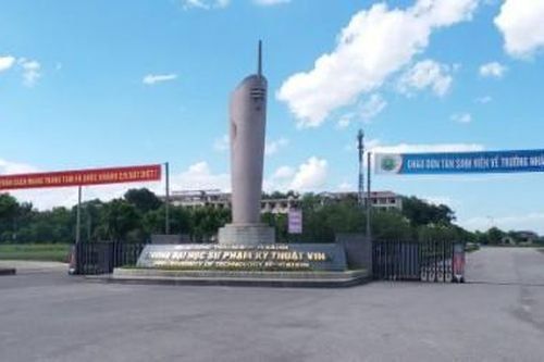 Nam sinh rơi từ tầng 5 xuống đất tử vong trong trường Đại học