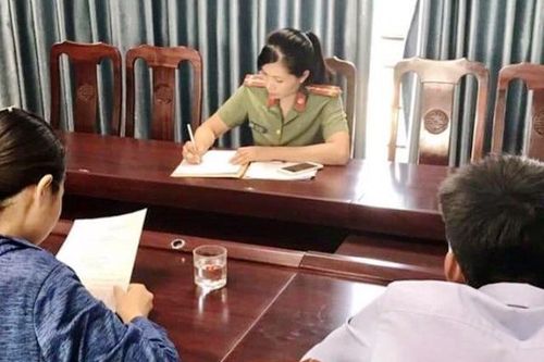 Công an triệu tập xử lý hai thanh niên tung tin 'kết hôn muộn bị phạt tiền'