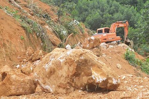 Khai thác đá thạch anh trái phép, người đàn ông bị phạt 85 triệu đồng