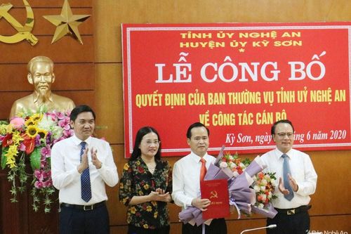 Công bố quyết định điều động, chỉ định Phó Bí thư Huyện ủy Kỳ Sơn