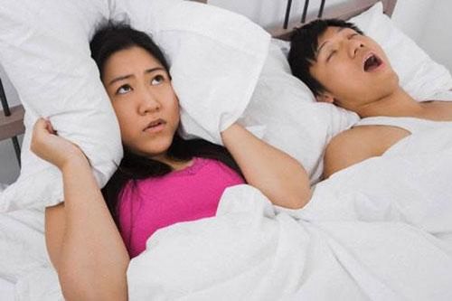 Chỉ vì những thói quen rất nhỏ khi đi ngủ này, nhiều cô vợ đã quyết tâm bỏ chồng