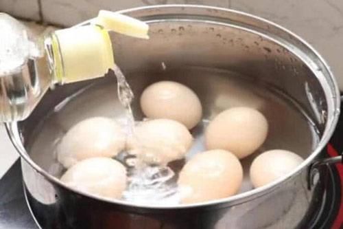 Luộc trứng kỵ nhất là điều này, ăn vào bảo sao sức khỏe 'xuống dốc', có thể nguy hiểm khôn lường
