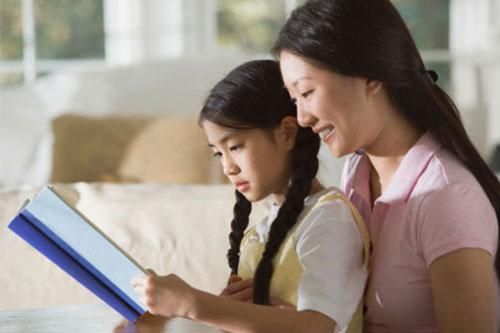 Bắt gặp cảnh nhạy cảm trong phòng con gái lúc nửa đêm, bà mẹ mới đầu hốt hoảng nhưng rồi có phản ứng trên cả tuyệt vời