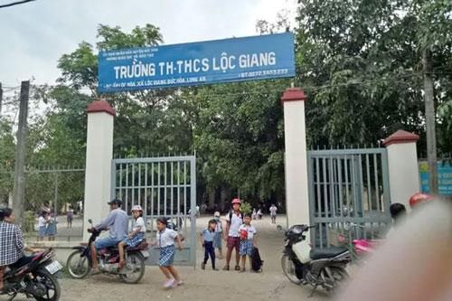 Phạt 2,5 triệu đồng đối với phụ huynh dùng mũ bảo hiểm đánh cô giáo