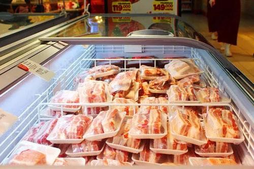 Thịt lợn 'ế' siêu thị tràn ngập, chợ mạng với giá bán siêu rẻ