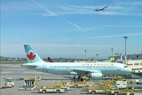 Hãng hàng không Air Canada huy động gần 1,2 tỷ USD để duy trì hoạt động
