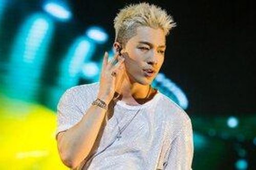 Vừa tiết lộ rằng mình không ai để tâm sự và gặp gỡ, Taeyang đã nhanh chóng thay đổi suy nghĩ bởi người bạn này
