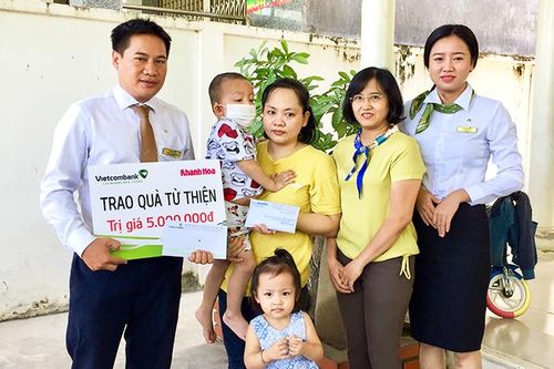 Bạn đọc ủng hộ gần 60 triệu đồng cho bé Bế Hoàng Nguyên