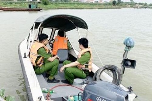 Lập chốt gác ngăn chặn nạn 'cát tặc' trên sông