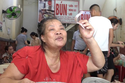 Bà Thảo 'bún chửi' ở Hà Nội lên CNN, giờ hiền như...cọng bún