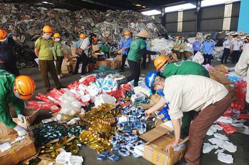 Cục Quản lý thị trường Hà Nội tiêu hủy 18 tấn hàng giả