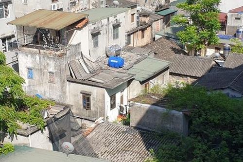 Cận cảnh nhà trọ chỉ vài mét vuông nóng hầm hập giữa Thủ đô, người thuê ám ảnh đến cả giấc ngủ