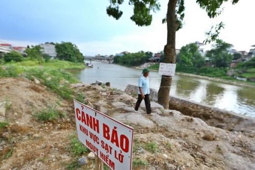 Hà Nội công bố tình trạng khẩn cấp sạt lở trên sông Bùi, sông Đáy