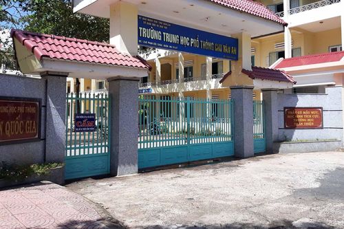 Phụ huynh tố trường cắt môn học chính khóa, dạy tăng tiết để thu tiền
