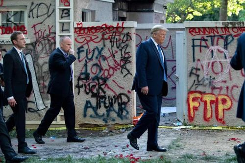 Ông Trump tuyên bố 'chỉ xuống hầm để kiểm tra, không phải đi trốn'