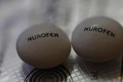 Anh thử nghiệm ibuprofen đối với bệnh nhân COVID-19 suy hô hấp nặng