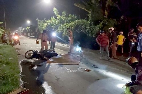 Va chạm liên hoàn giữa 3 xe máy, 2 người thương vong