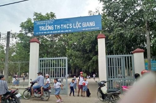 Phụ huynh cầm mũ bảo hiểm đánh gục cô giáo tại lớp học bị phạt... 2,5 triệu đồng