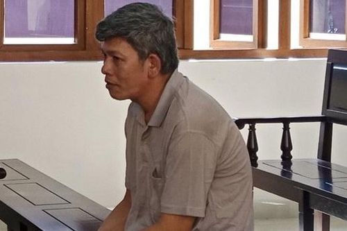 Đâm chết người vì mâu thuẫn chuyện nhập hộ khẩu cho con