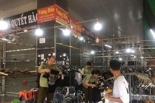 Thu giữ gần 4.700 hàng hóa nghi hàng giả, nhái và hàng nhập lậu ở chợ Ninh Hiệp