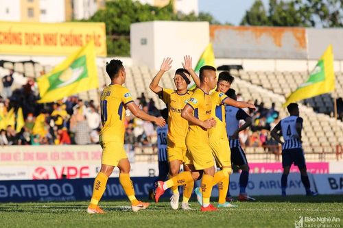 Sông Lam Nghệ An - SHB Đà Nẵng: Chủ nhà lấy công bù thủ?